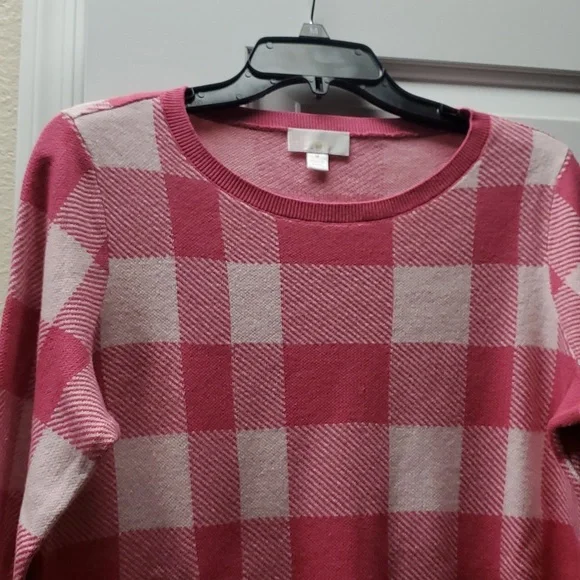 NEW! Belle by Kim Gravel pink plaid color block sweater. Never worn. Medium. - Picture 4 of 6